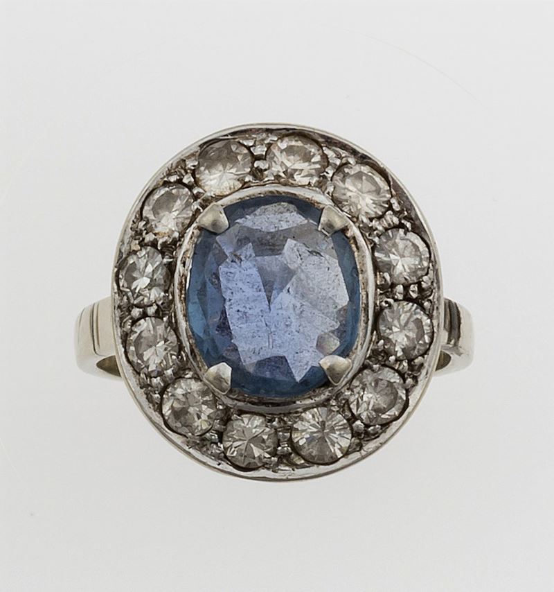 Anello con zaffiro Sri Lanka di ct 1,70 circa e diamanti a contorno  - Asta Fine Jewels - II - Cambi Casa d'Aste