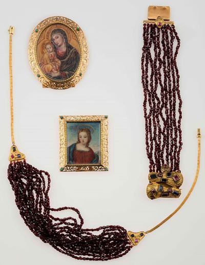 Lotto Composto da Due Cornici, un Girocollo ed un Bracciale