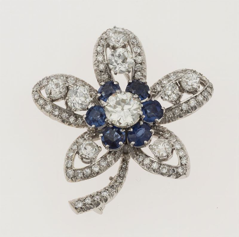 Spilla a soggetto floreale con diamanti di vecchio taglio e zaffiri  - Asta Fine Jewels - II - Cambi Casa d'Aste