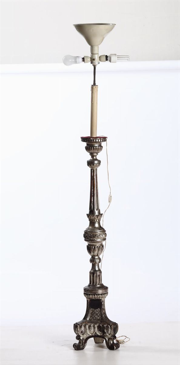 Piantana in legno intagliato e argentato, XVIII secolo  - Asta Arredi, Dipinti e Oggetti d'Arte - Cambi Casa d'Aste
