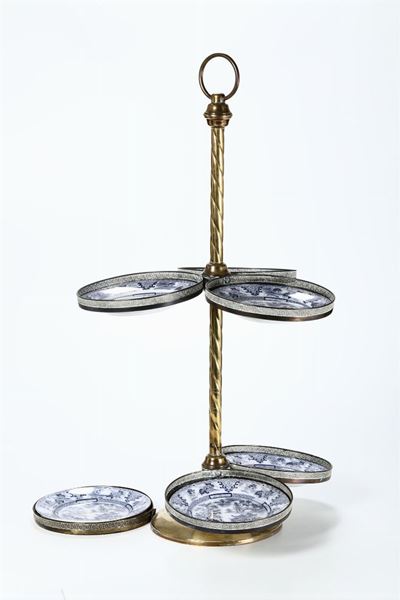 Centrotavola in Metallo Dorato con Piatti in Ceramica, XX Secolo
