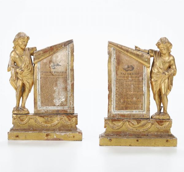 Coppia di elementi di cartagloria in legno intagliato e dorato, XVIII secolo