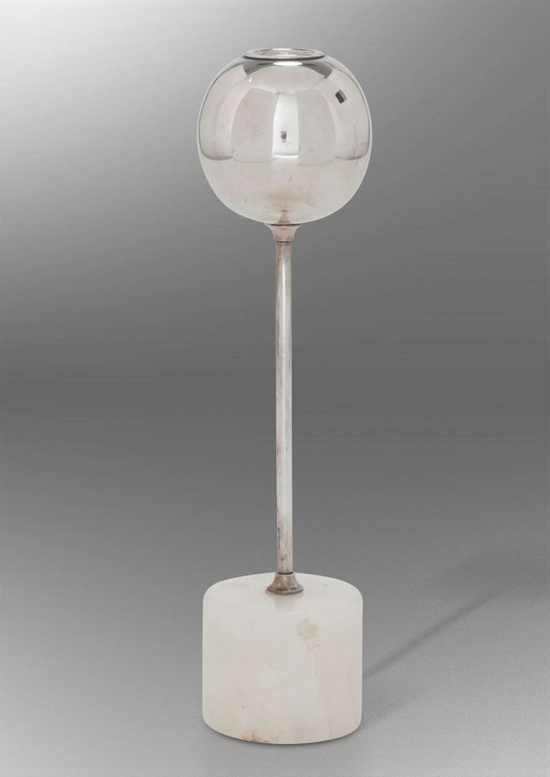 Porta candele in metallo argentato.  - Auction Design - Cambi Casa d'Aste