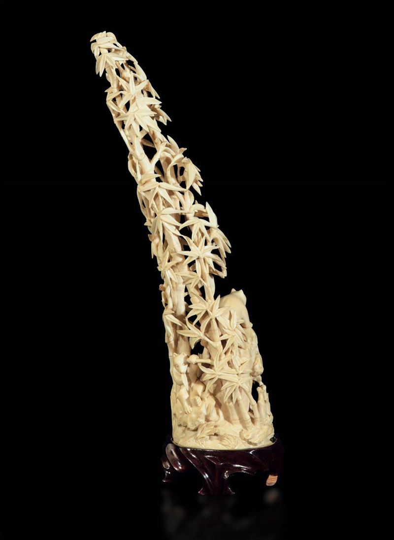 A carved ivory group, China, early 20th century  - Auction Fine Chinese Works of Art - Cambi Casa d'Aste