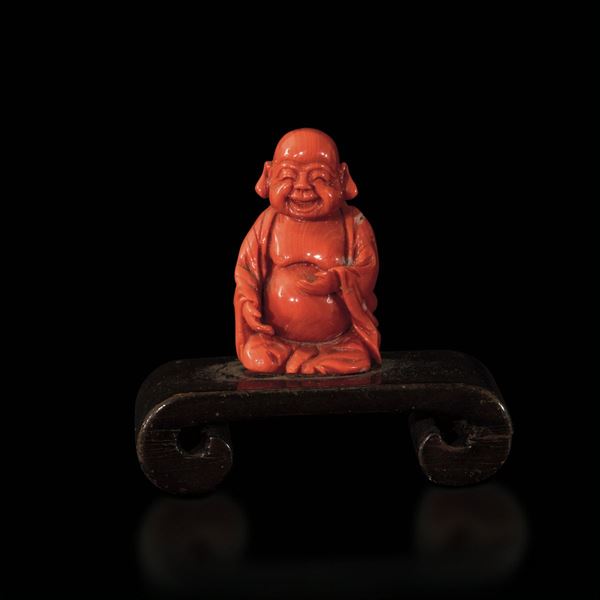 Piccola figura di Budai scolpita in corallo, Cina, inizi XX secolo
