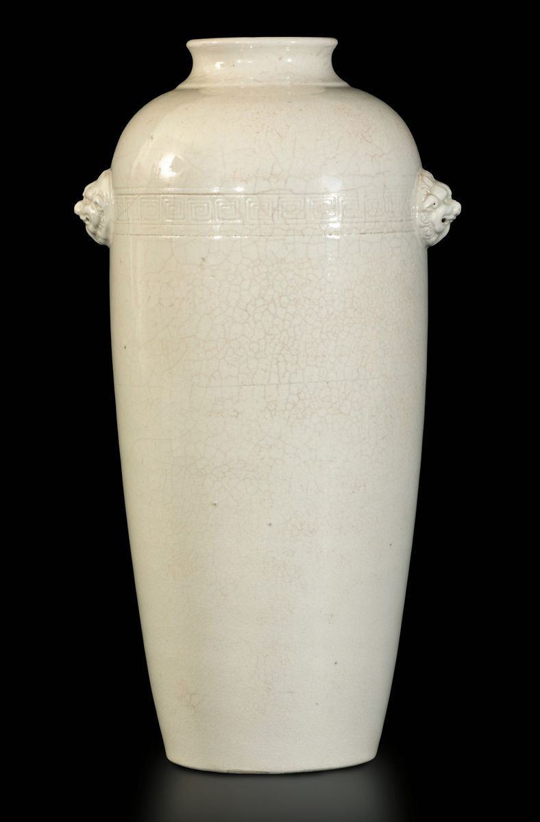 A Blanc de Chine Dehua vase, China, Qing Dynasty  - Auction Fine Chinese Works of Art - Cambi Casa d'Aste
