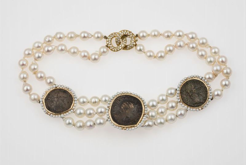 Girocollo con perle coltivate e monete  - Asta Fine Jewels - Cambi Casa d'Aste