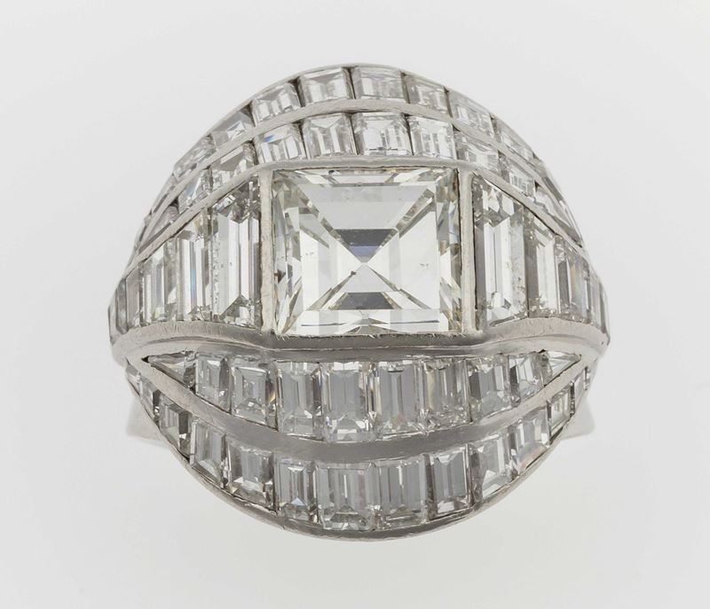 Anello con diamante centrale taglio carrÃ© di ct 2,80 circa  - Asta Fine Jewels - II - Cambi Casa d'Aste