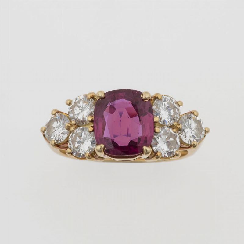 Anello con rubino Thailandia di ct 1.81 circa e diamanti taglio brillante per ct 1.00 circa  - Asta Fine and Coral Jewels - Cambi Casa d'Aste