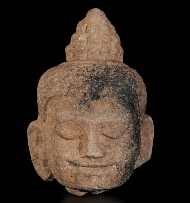 Testa di Buddha in pietra, Khmer, XIII secolo  - Asta Fine Chinese Works of Art - Cambi Casa d'Aste