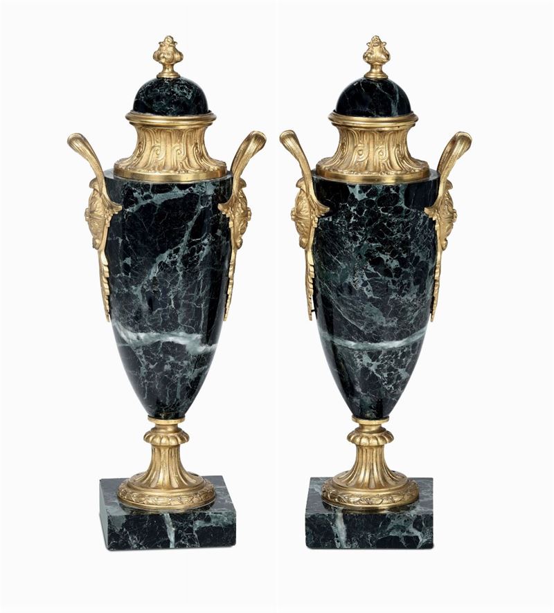 Coppia di vasi in marmo verde e bronzo dorato, XIX-XX secolo  - Asta Antiquariato - Cambi Casa d'Aste
