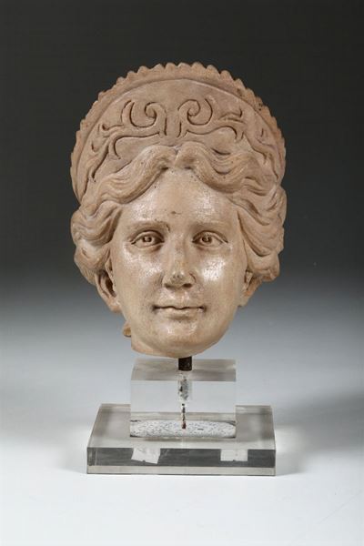 Testina Femminile in Marmo Raffigurante Dea. Scultore Neoclassico del XIX Secolo