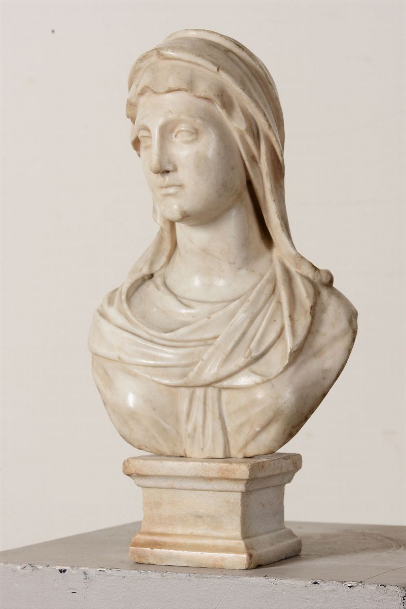 Busto di Vestale in Marmo Bianco. Scultore Barocco Italiano del XVII Secolo