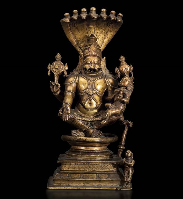 Figura di divinità con bambini in bronzo, India, probabilmente XIV secolo