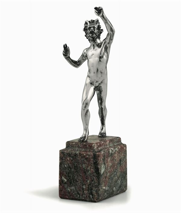Fauno in argento fuso e cesellato, base a plinto in marmo, manifattura artistica Italiana del XX secolo