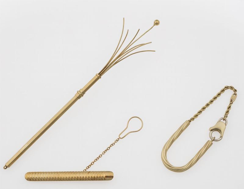 Three gold accessories  - Auction Timed Auction Jewels - Cambi Casa d'Aste