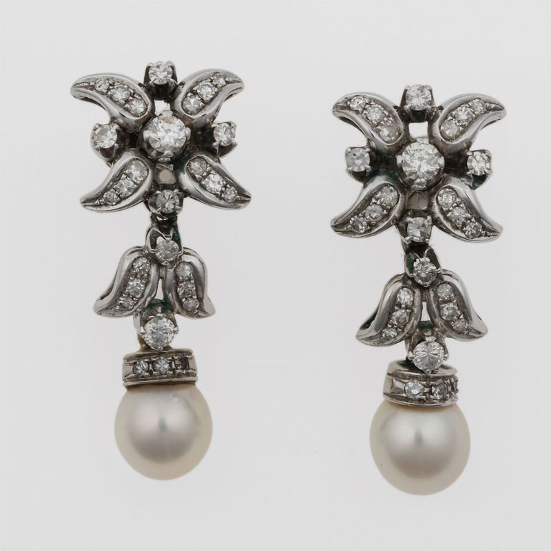 Pair of cultured pearl and diamond pendent earrings  - Auction Timed Auction Jewels - Cambi Casa d'Aste