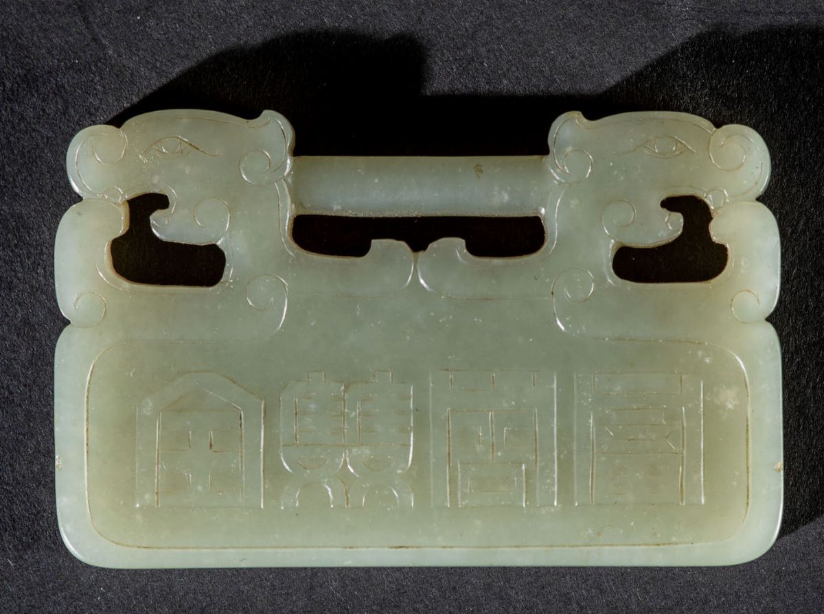 Lotto Composto da una Placca con Decoro Inciso e a Traforo e da una Figura di Ariete Scolpite in ...