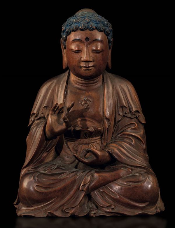 Figura di Buddha seduto scolpita in legno di bosso con tracce di policromia, Cina, Dinastia Qing, XIX secolo