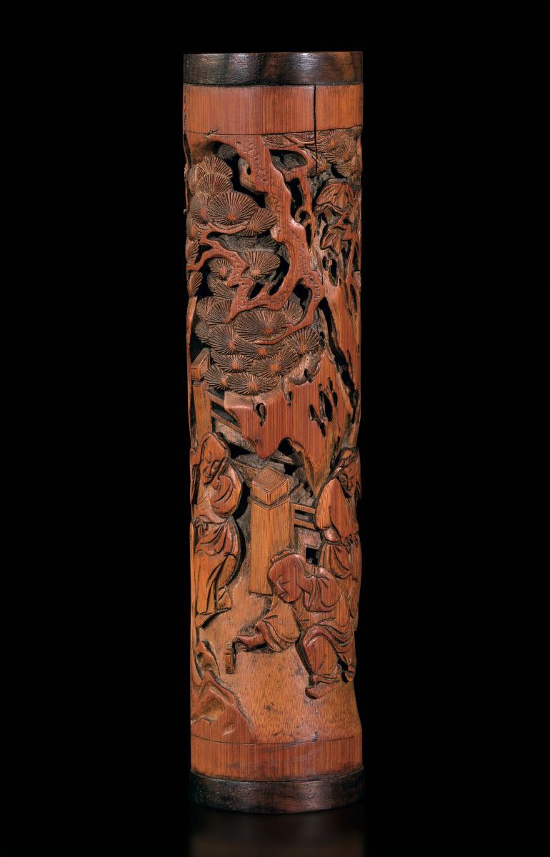 Porta incenso cilindrico scolpito in legno raffigurante scene di vita comune entro paesaggio, Cina, Dinastia Qing, epoca Qianlong (1736-1796)  - Asta Fine Chinese Works of Art - Cambi Casa d'Aste