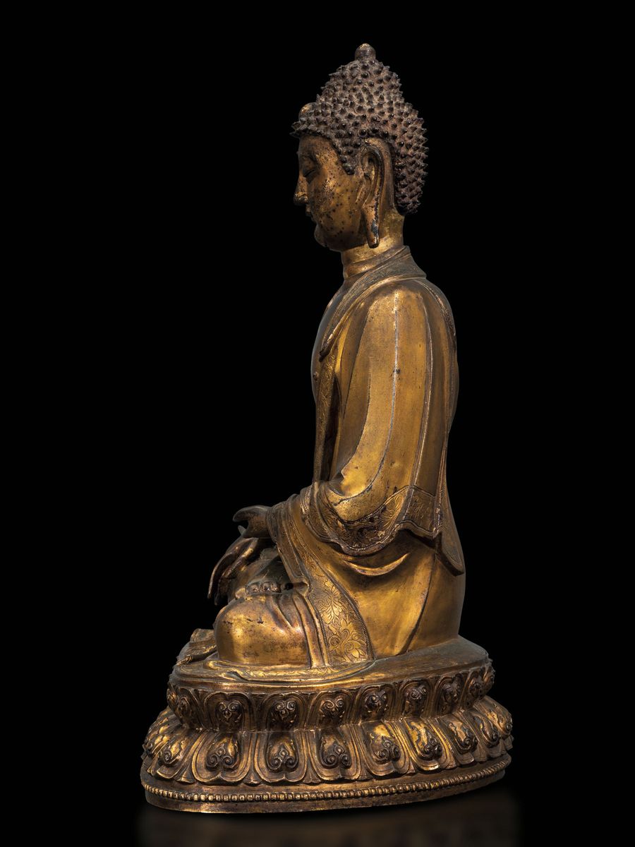 Grande e Magnifica Figura di Buddha Sakyamuni in Bronzo Dorato, Cina, Dinastia Ming, XV-XVI Secol...