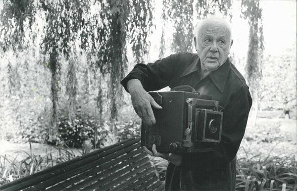 Martine Franck (1938-2012) Paul Strand photographe americain dans sa maison à Orgeval