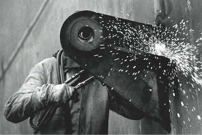 Sebastiao Salgado (1944)chantier Naval, Brest, 1990
