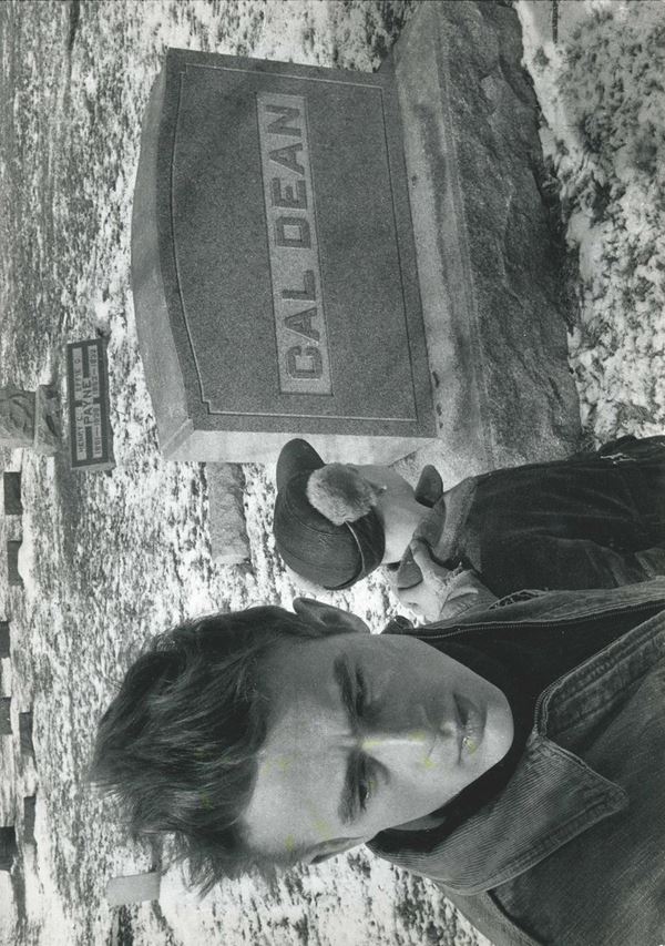 Dennis Stock (1928-2010) James Dean près de la tombe de son grand père