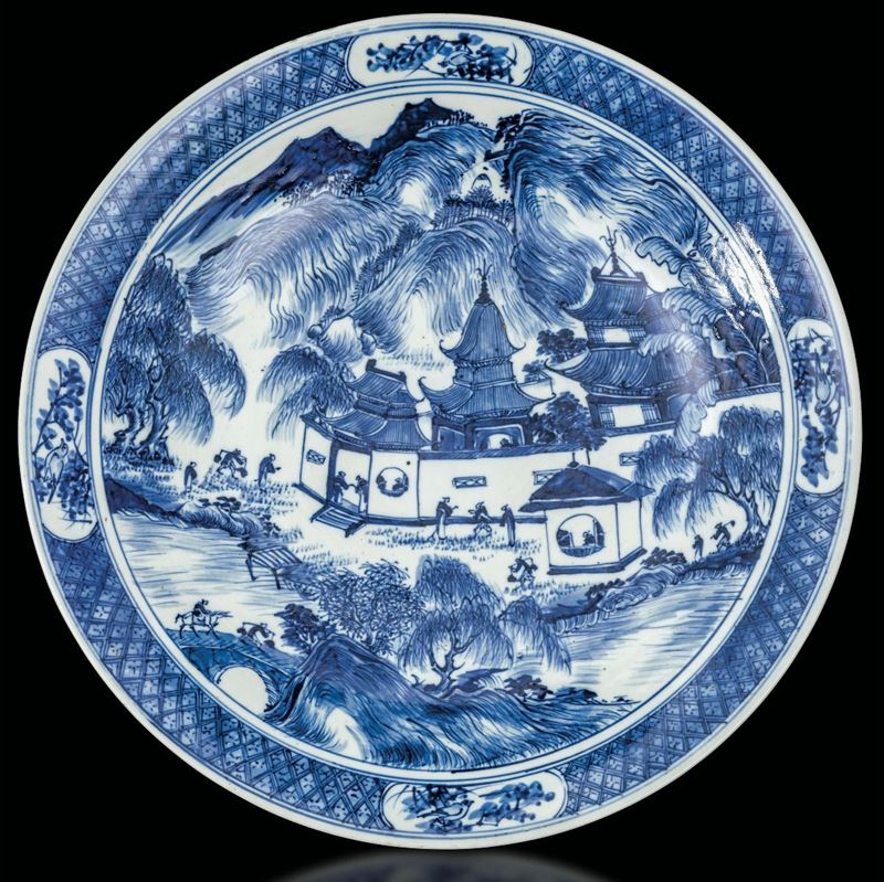 A large porcelain plate, China, Qing Dynasty  - Auction Fine Chinese Works of Art - Cambi Casa d'Aste