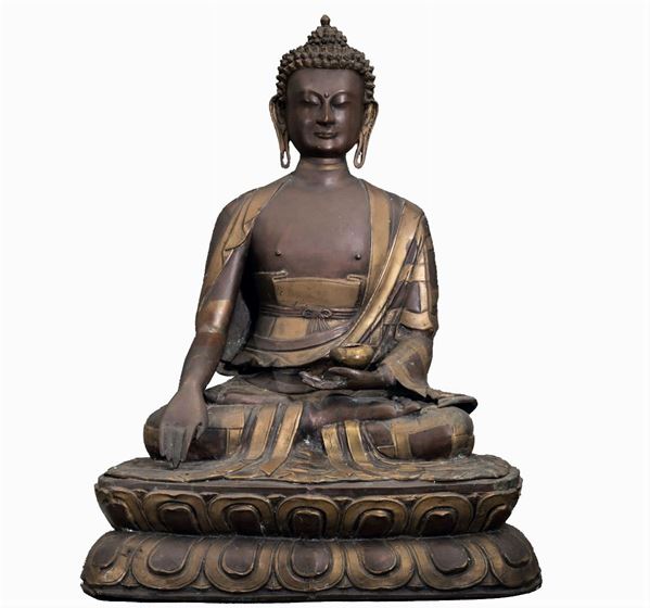 Figura di Buddha Sakyamuni in bronzo parzialmente dorato, Cina/Bhutan, fine XIX secolo