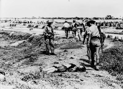Robert Capa (1913-1954)delta del Fiume Rosso (indocina), Maggio 1954