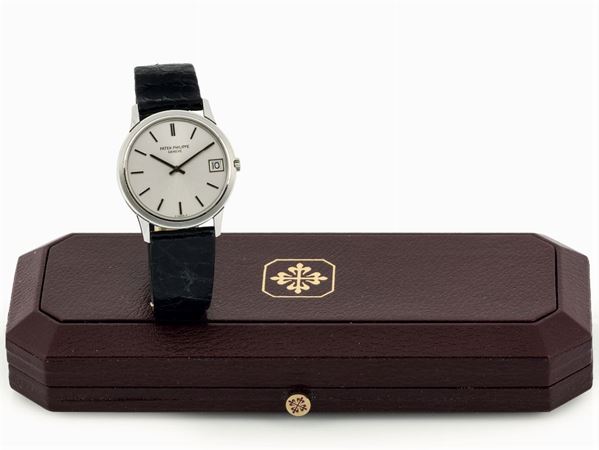 PATEK PHILIPPE, Gèneve, Ref. 3601. Fine, self-winding, 18K white gold wristwatch with date and original gold buckle. Accompanied by the original box. Made circa 1970