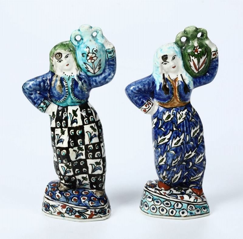 Coppia di figurine Turchia, forse Kutahya, inizio del XX secolo  - Auction Ceramics - Cambi Casa d'Aste