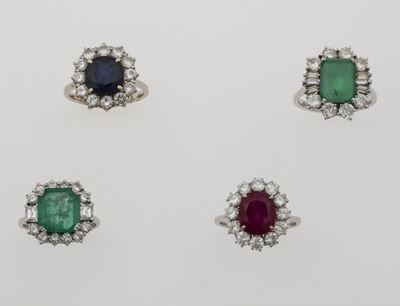 Lotto Composto da un Anello con Zaffiro Basaltico, un Anello con Rubino Burma, un Anello con Smer...