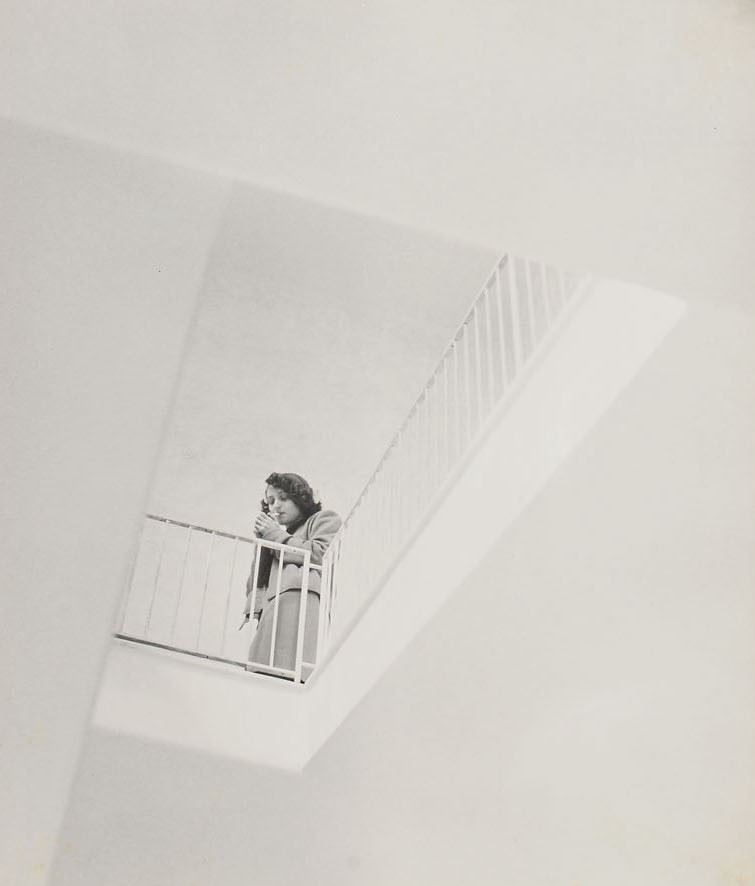 Gualberto Davolio Marani : Gualberto Davolio Marani (1915-2004) La ragazza del piano di sopra  - Asta Fotografia - Cambi Casa d'Aste