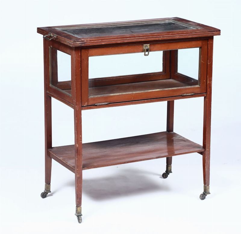 Tavolino espositore a due ripiani, XIX secolo  - Asta Arredi, Dipinti e Oggetti d'Arte - Cambi Casa d'Aste
