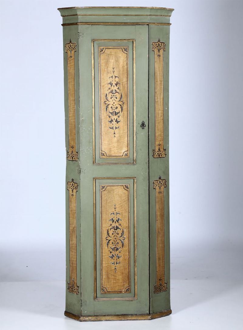 Angoliera ad un'anta in legno laccato, XVIII secolo  - Asta Arredi, Dipinti e Oggetti d'Arte - Cambi Casa d'Aste