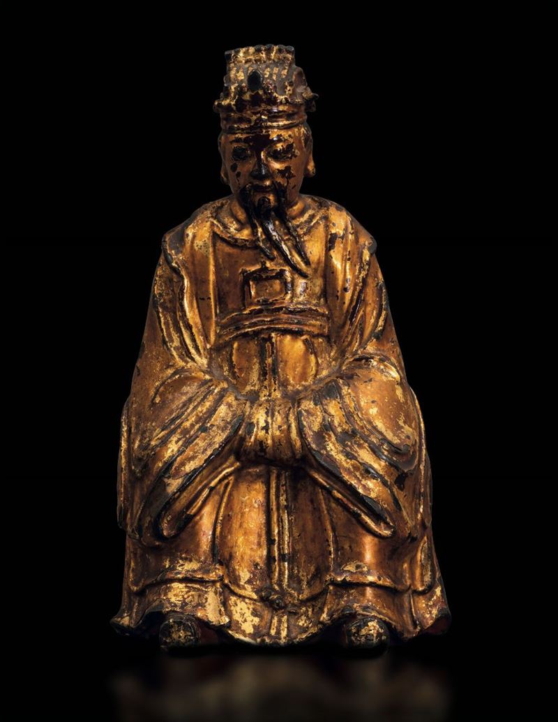 Figura di dignitario seduto in bronzo dorato e parzialmente dipinto, Cina, Dinastia Ming, XVII secolo  - Asta Fine Chinese Works of Art - Cambi Casa d'Aste