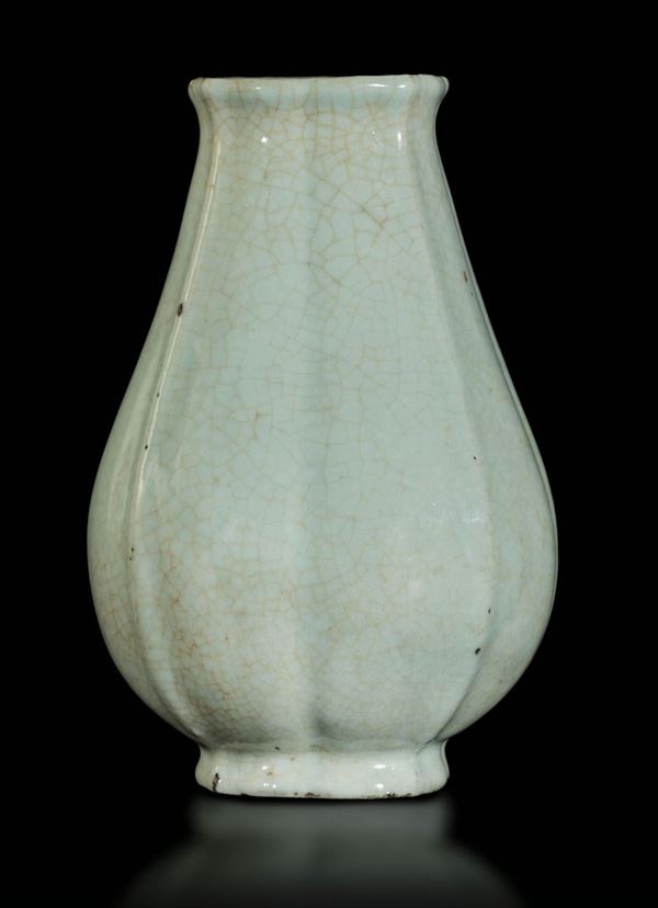 A Guan vase, China, Qing Dynasty