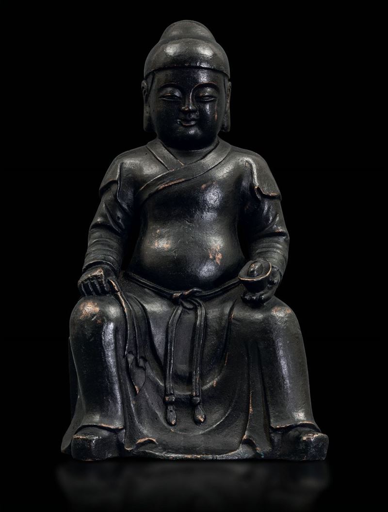 Figura di dignitario seduto in bronzo con tracce di doratura, Cina, Dinastia Ming, XVII secolo  - Asta Fine Chinese Works of Art - Cambi Casa d'Aste