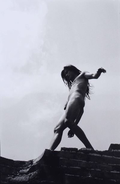 Ma Liuming (1969)fen-ma Liuming Walks The Great Wall, 1998
