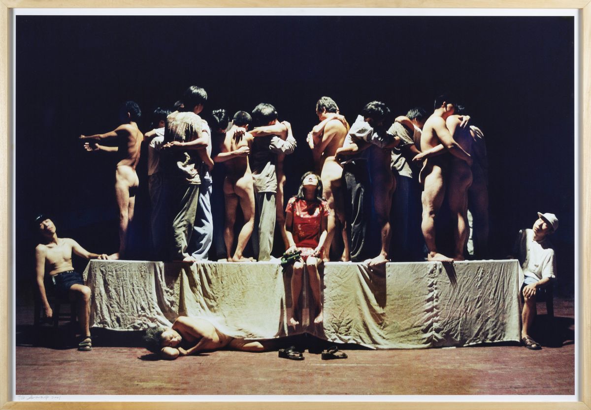Gao Brothers20 People Paid To Hug N.2, 2001