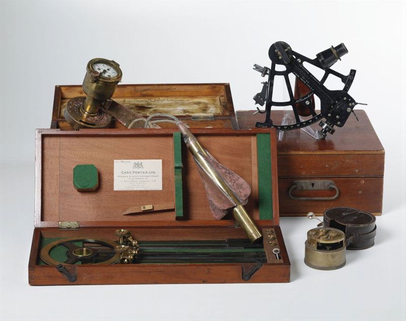 Lotto di quattro strumenti marinari tra cui un contamiglia, un sestante e una bussola, XX secolo  - Auction Marittime Arts - Cambi Casa d'Aste