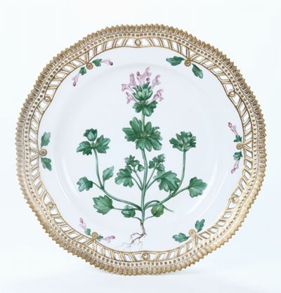 Piatto dal Servizio “flora Danica” Danimarca, Manifattura Royal Copenhagen, Verso il 1885