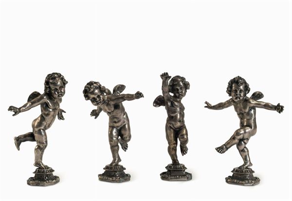 Quattro putti danzanti in argento fuso e cesellato, argentiere Pradella, Milano seconda metà del XX secolo, e firma incisa Buccellati