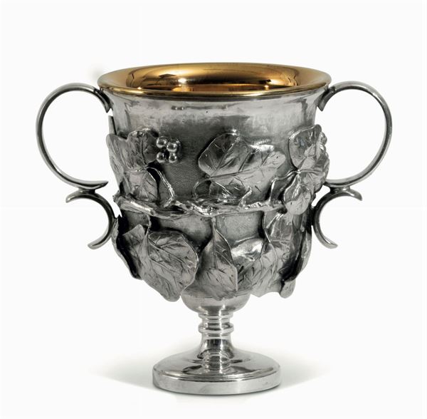 Coppa in argento 925 parzialmente dorato, fuso e cesellato, Buccellati, Italia XX secolo