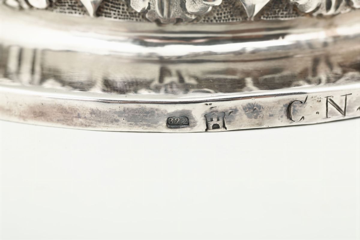 Coppia di Candelieri in Argento Sbalzato, Cesellato e Inciso Genova, Bollo della Torretta per L'a...