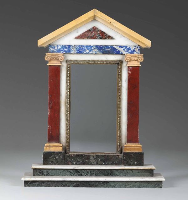 Edicola architettonica in marmo colorati e bronzo fuso e dorato. Manifattura italiana (Roma?) XVIII-XIX secolo