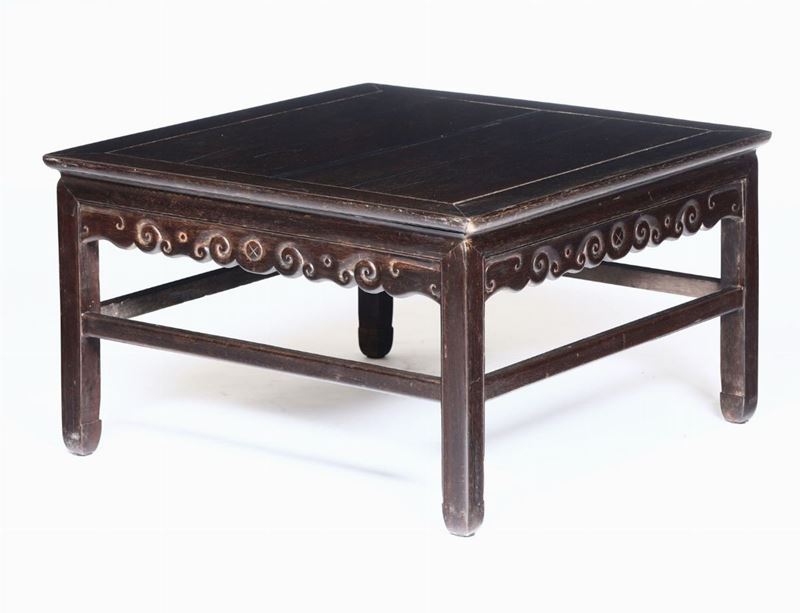 Tavolo basso in legno di Homu, Cina, Dinastia Qing, XIX secolo  - Asta Chinese Works of Art - Cambi Casa d'Aste