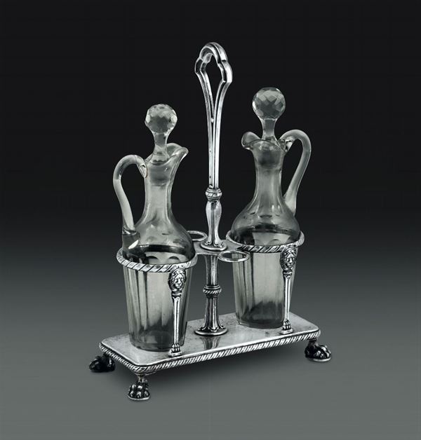 Oliera in argento e ampolle in vetro. Argenteria veneta del XX secolo